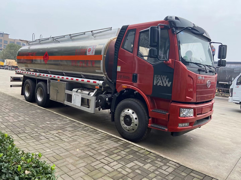 國(guó)六解放后八輪鋁合金油罐車(chē)